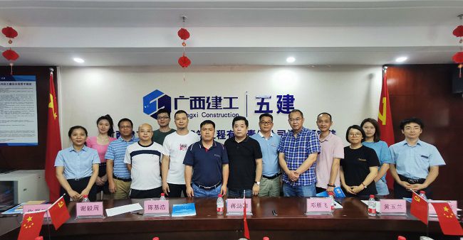 双方合影留念。五建设计研究院供图（修图）.jpg