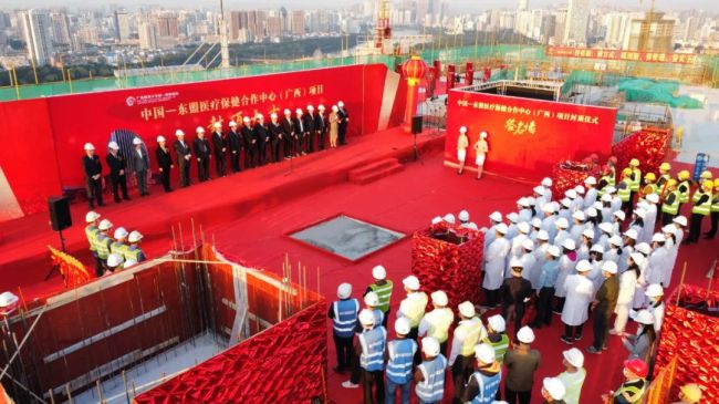 封顶仪式现。ㄐ尥迹.jpg