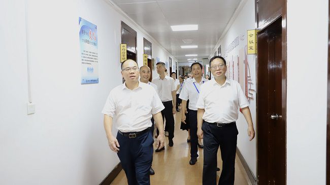 1782289423351784.jpg 参观办公场所(修图版).jpg